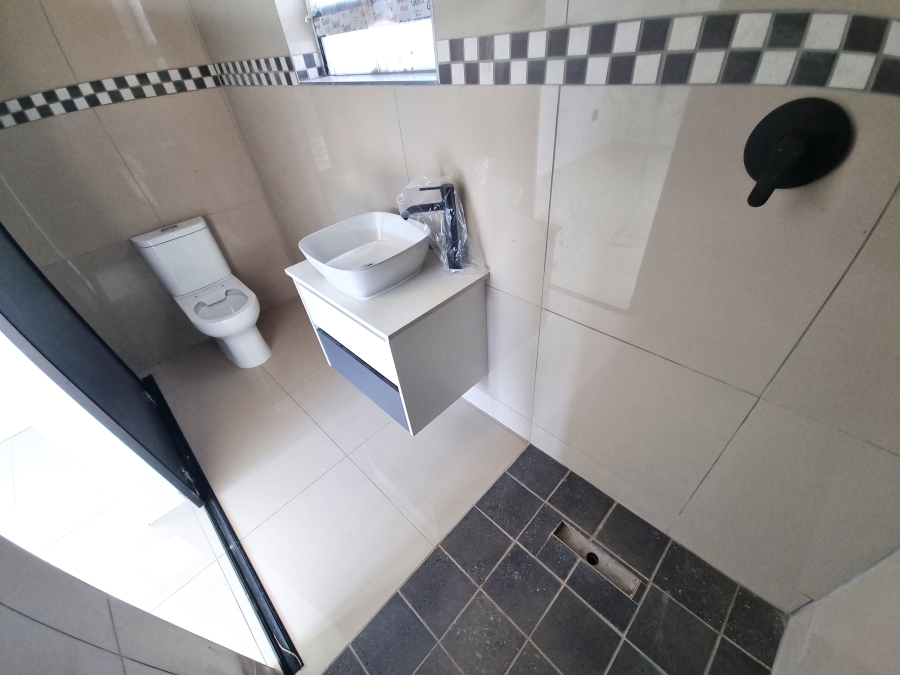 5 Bedroom Property for Sale in Melodie North West